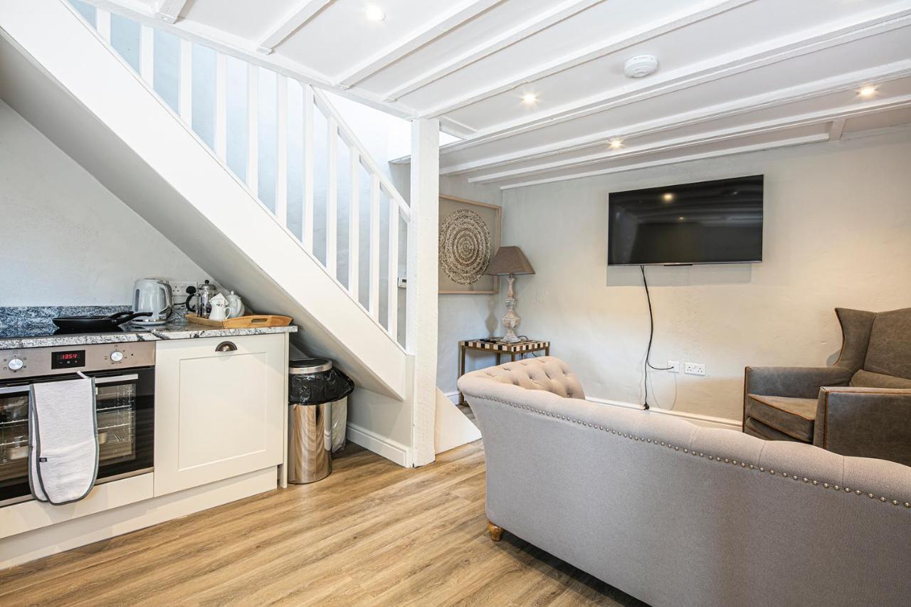 The Artists Loft - A Superb Cottage Sensitively Converted From A Grade II Listed 17Th Century Building Bakewell Exterior foto